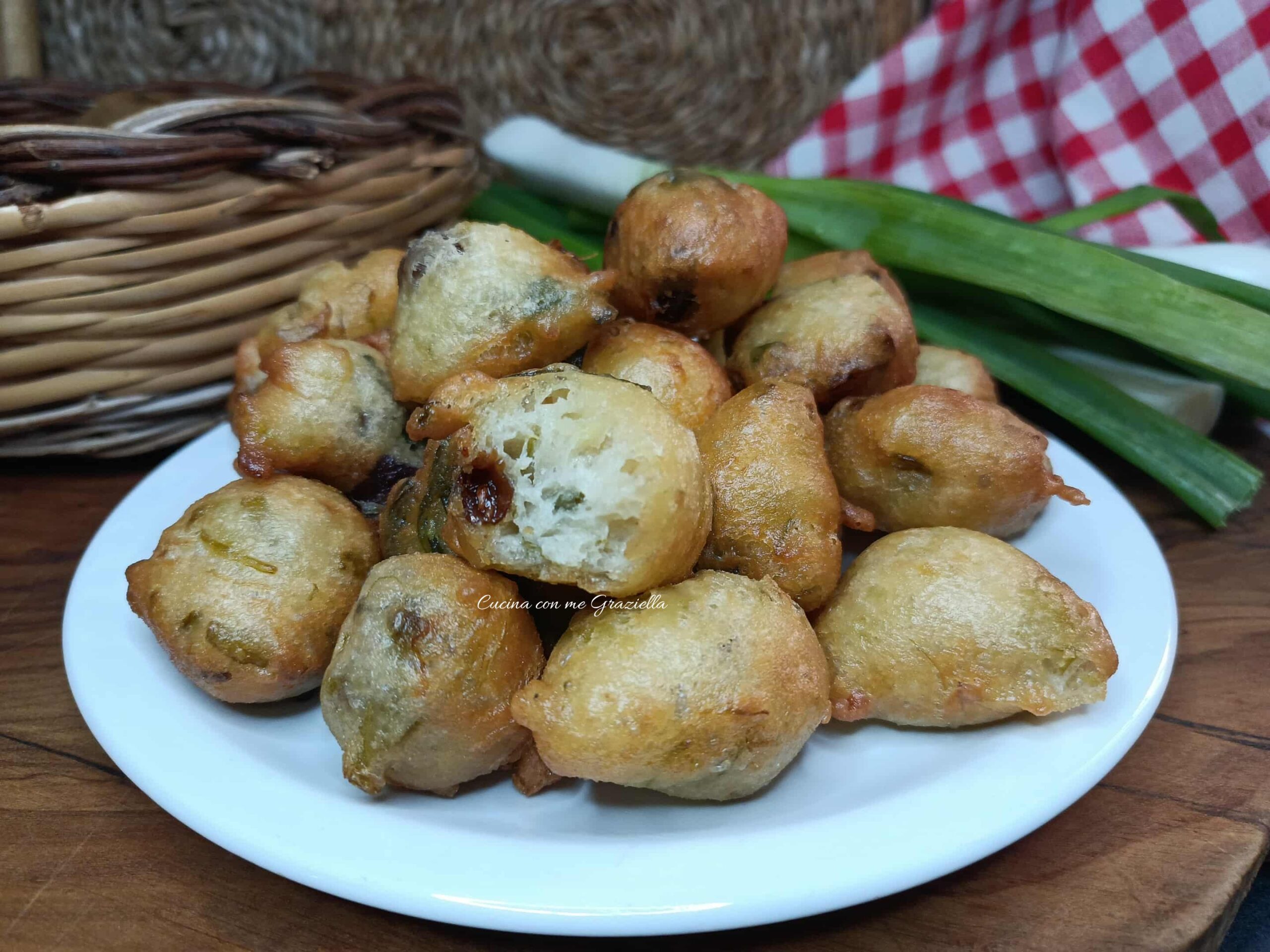 Pettole pugliesi con cipolle sponsali