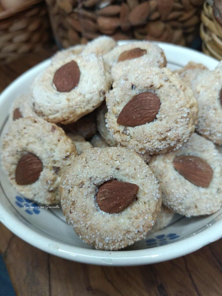 Tarallucci pugliesi alle mandorle 