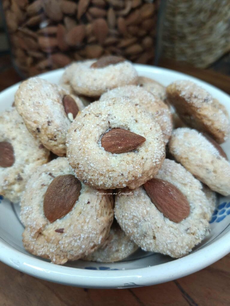 Tarallucci pugliesi alle mandorle 