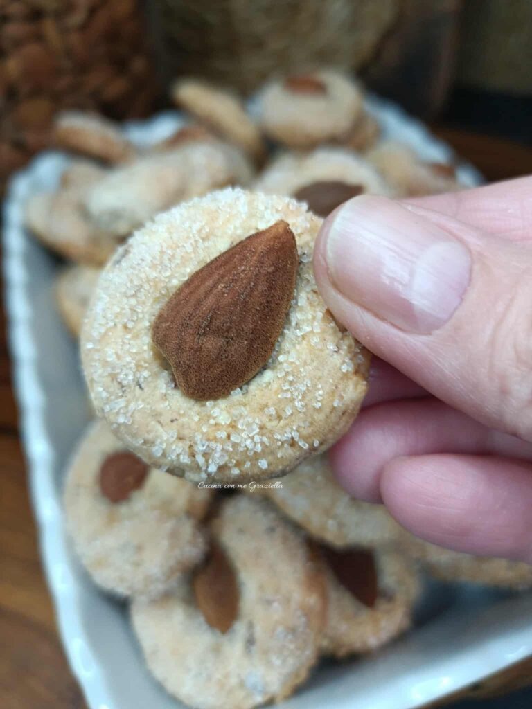 Tarallucci pugliesi alle mandorle 