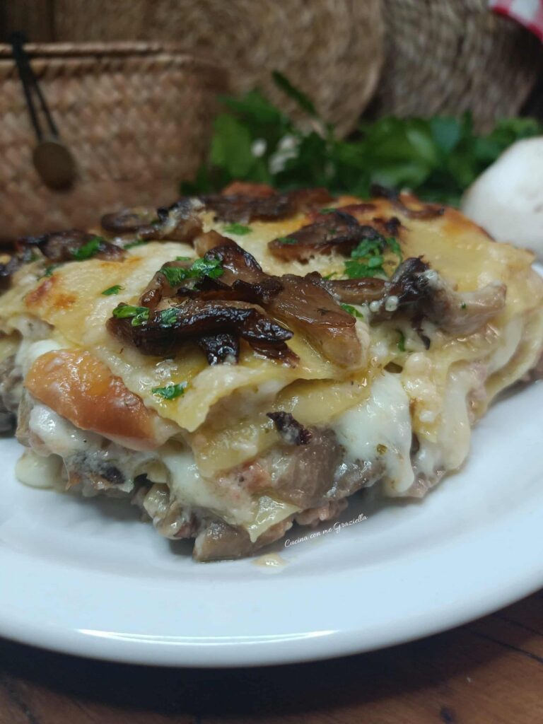 Lasagne bianca ai funghi e salsiccia