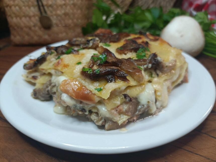 Lasagne bianca ai funghi e salsiccia