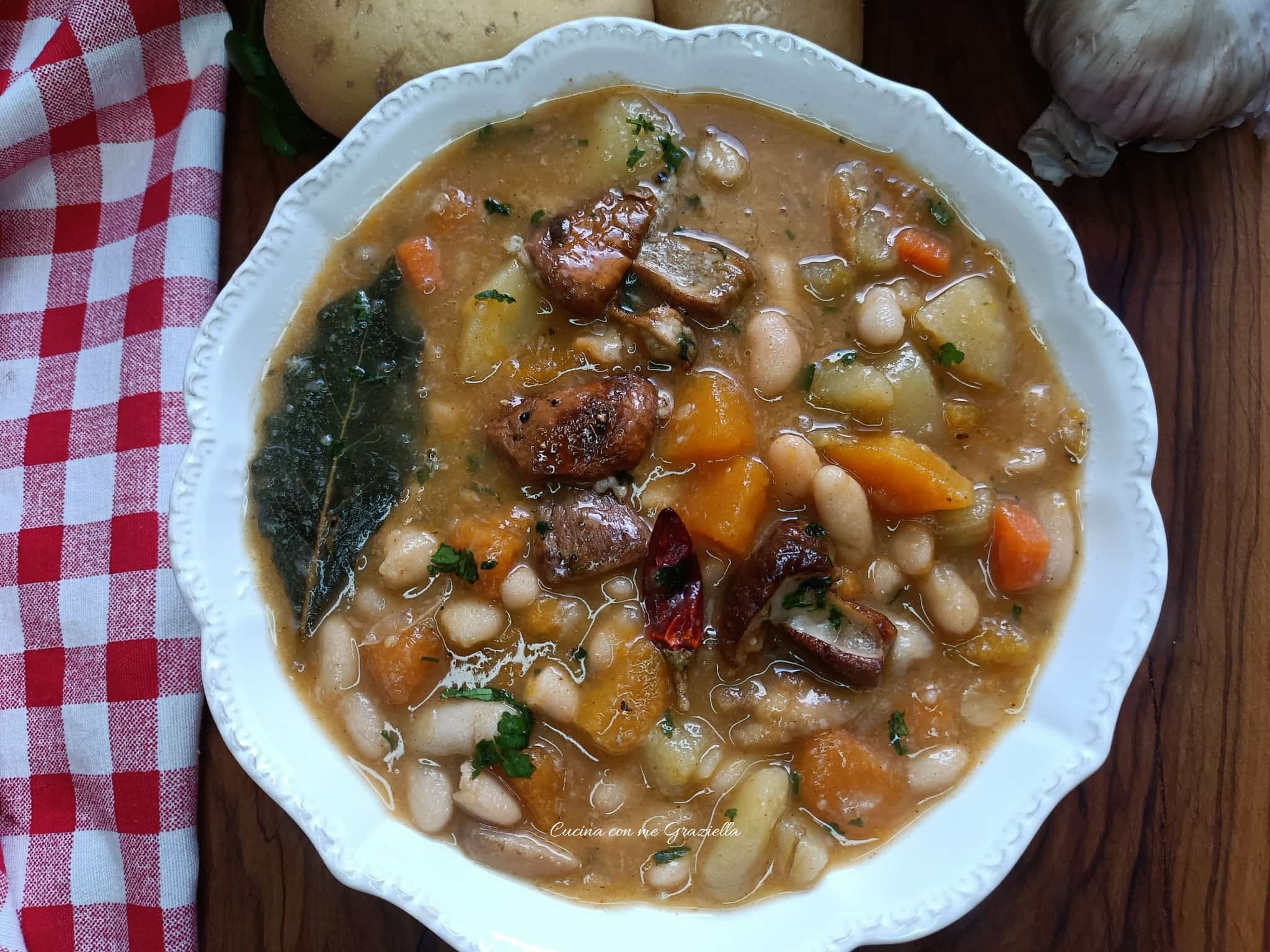Zuppa patate zucca fagioli e funghi
