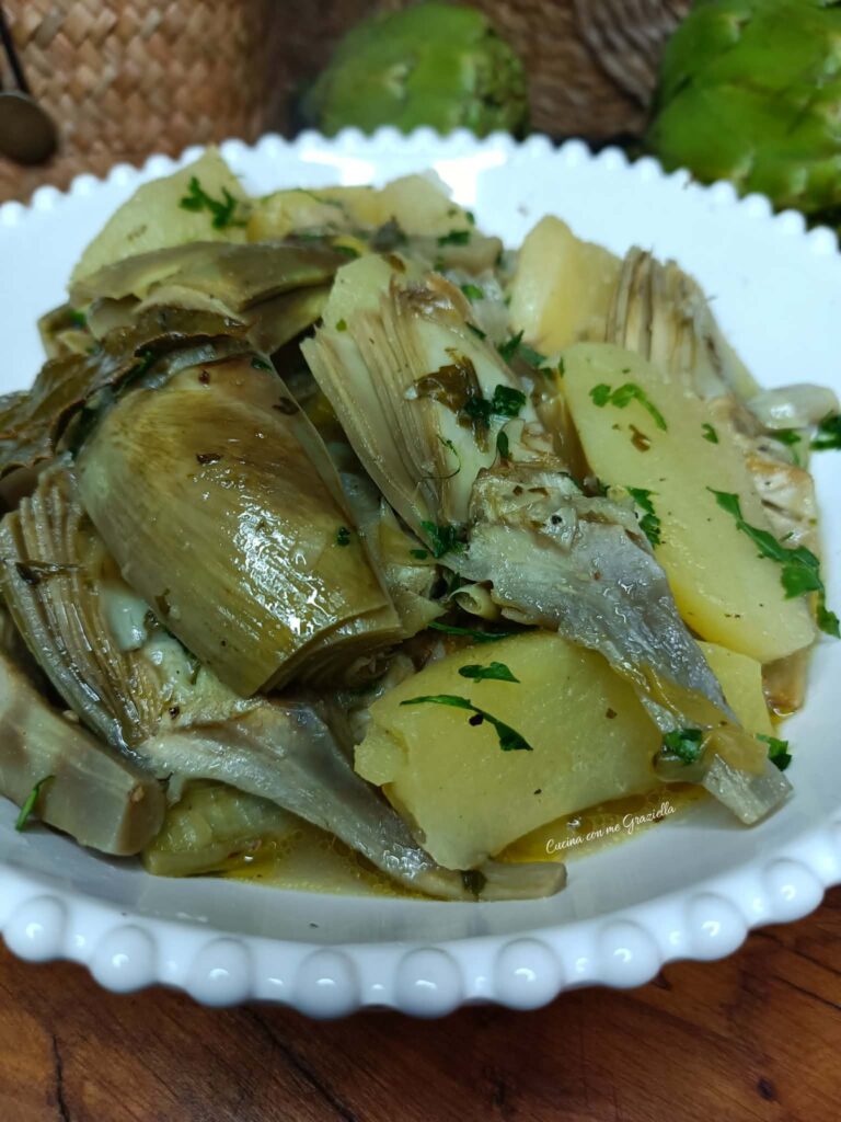 Carciofi in umido con le patate