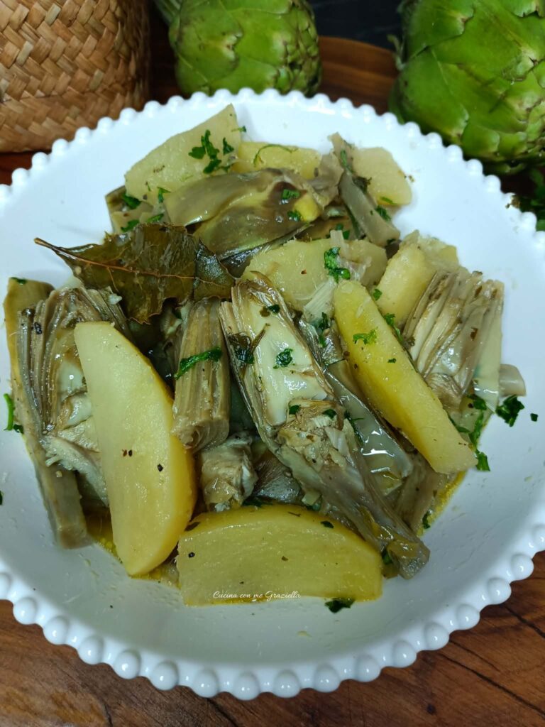 Carciofi in umido con le patate