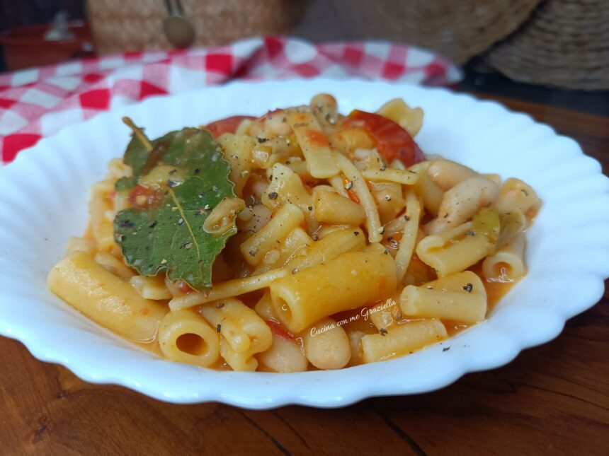 Pasta e fagioli alla pugliese con pomodori appesi