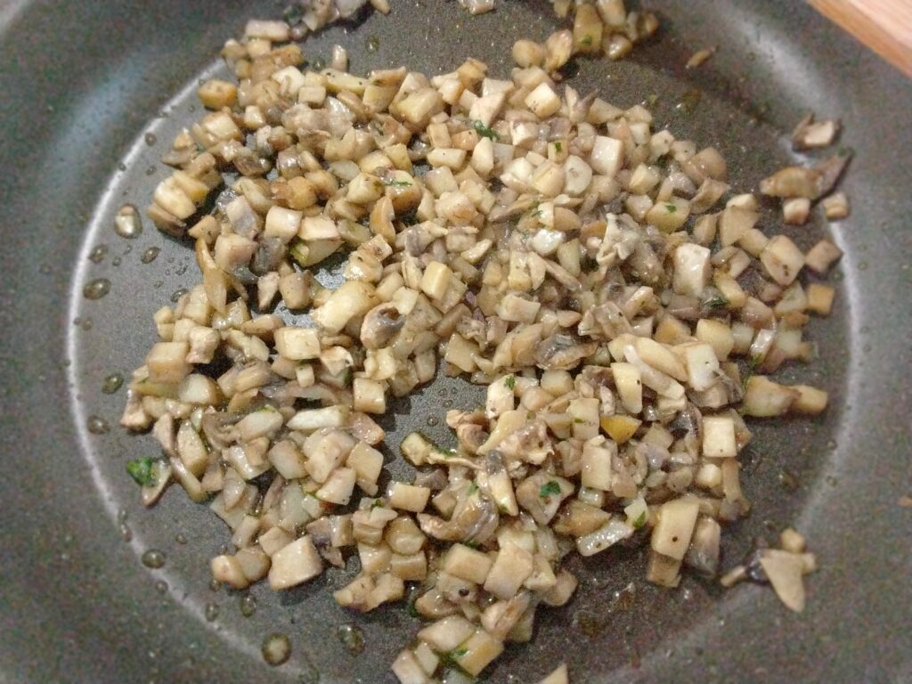 gambi  funghi tritati conditi