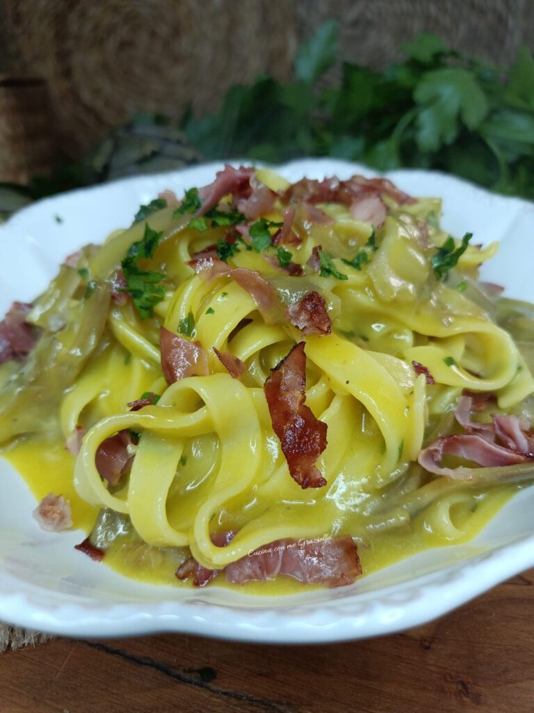 tagliatelle ai carciofi con crema di patate allo zafferano e speck

1. Prepara i carciofi