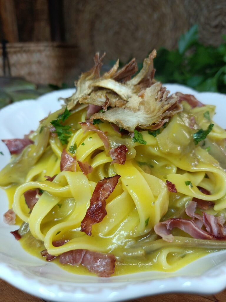 tagliatelle ai carciofi con crema di patate allo zafferano e speck