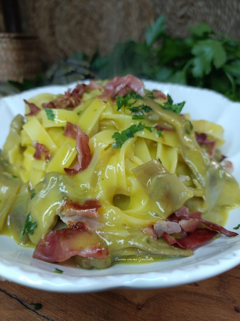 tagliatelle ai carciofi con crema di patate allo zafferano e speck