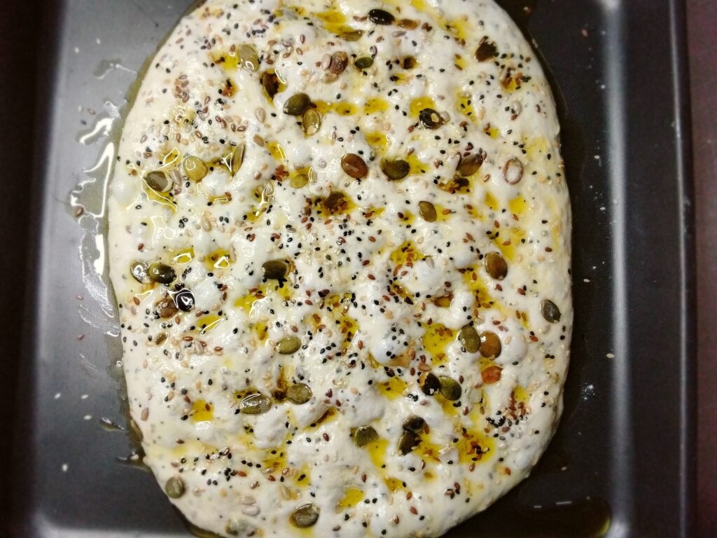 Focaccia con semi misti cruda Focaccia con semi misti cruda