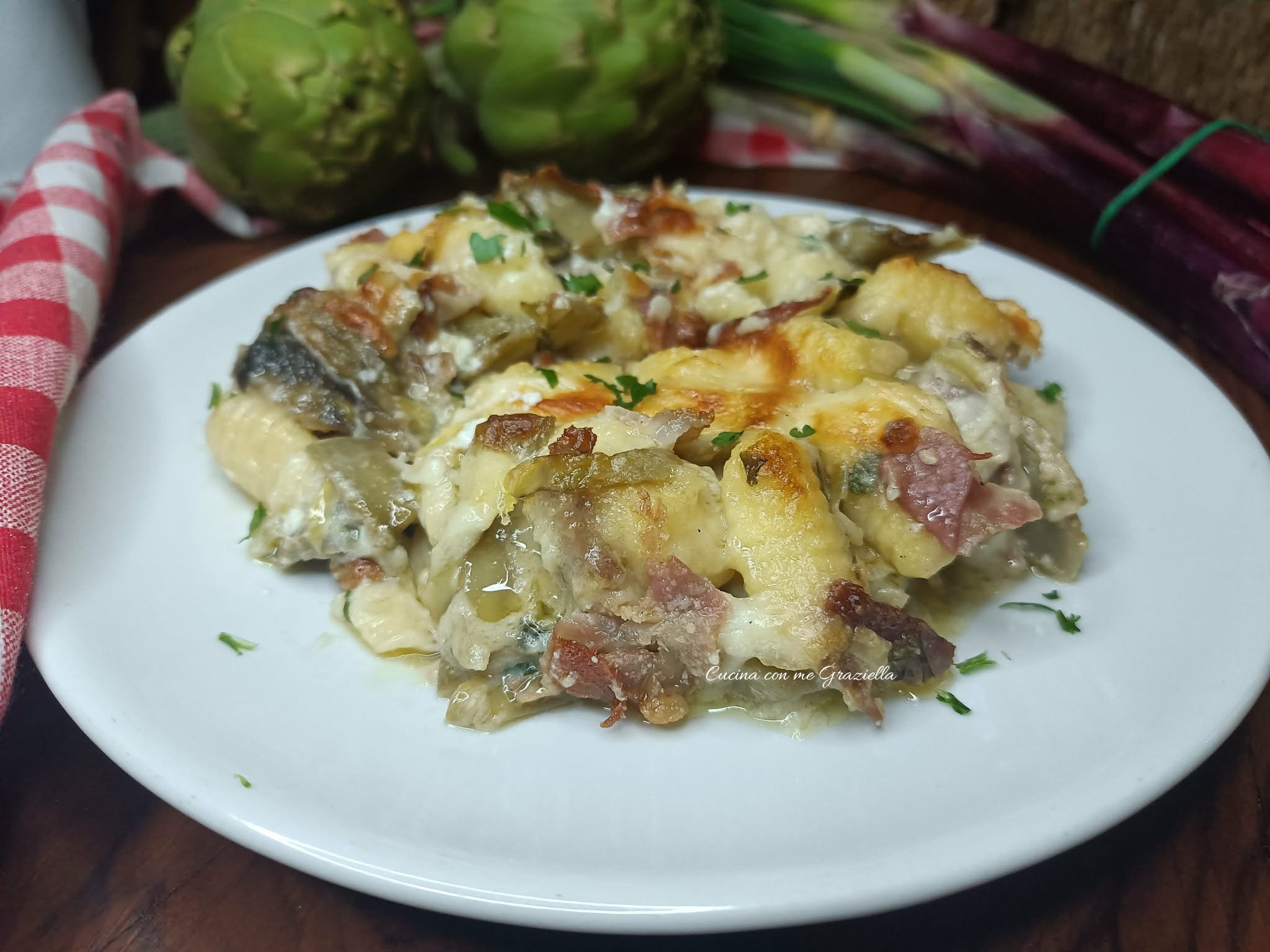 Gnocchi al forno con speck e carciofi