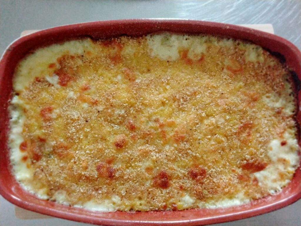 Sformato di riso allo zafferano cotto in teglia