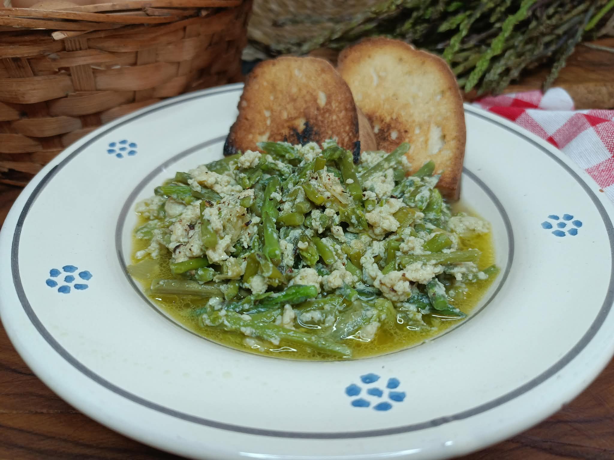 Asparagi con le uova alla sciuscella