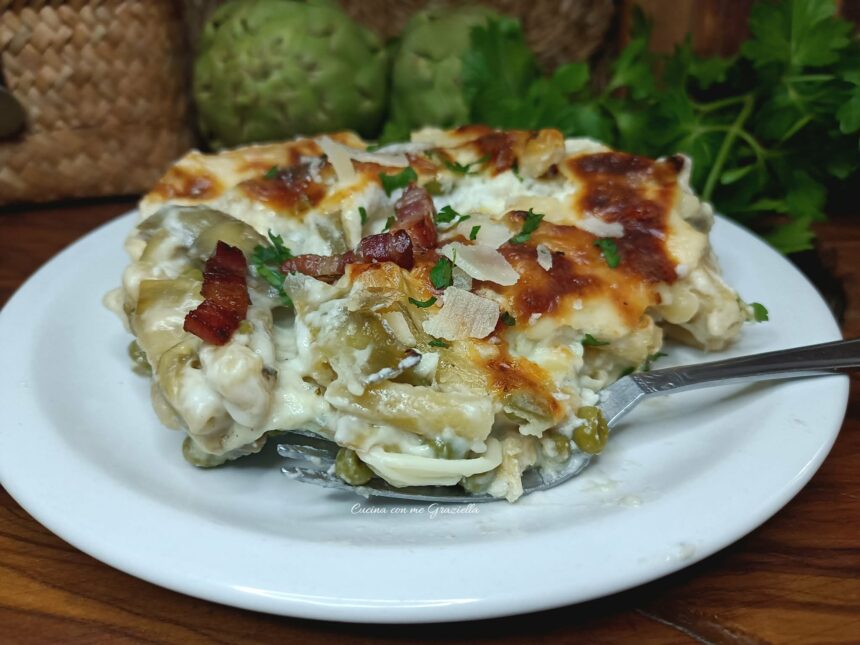 Pasta al forno in bianco con carciofi  piselli e pancetta