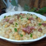 Pasta con patate ceci e pancetta