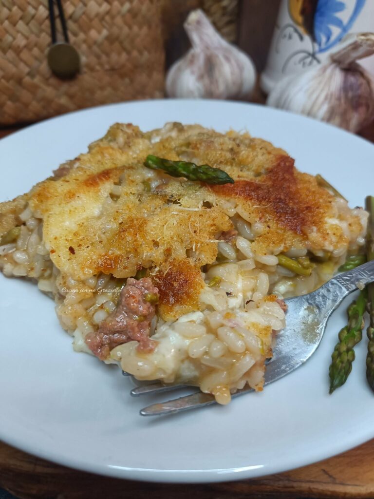 sformato di riso con asparagi e salsiccia senza uova sformato di riso con asparagi e salsiccia senza uova