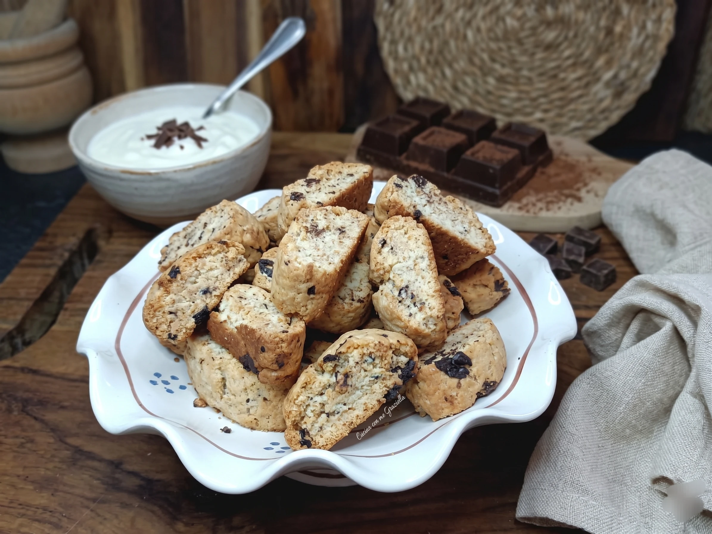 Biscottoni senza uova con yogurt greco e cioccolato