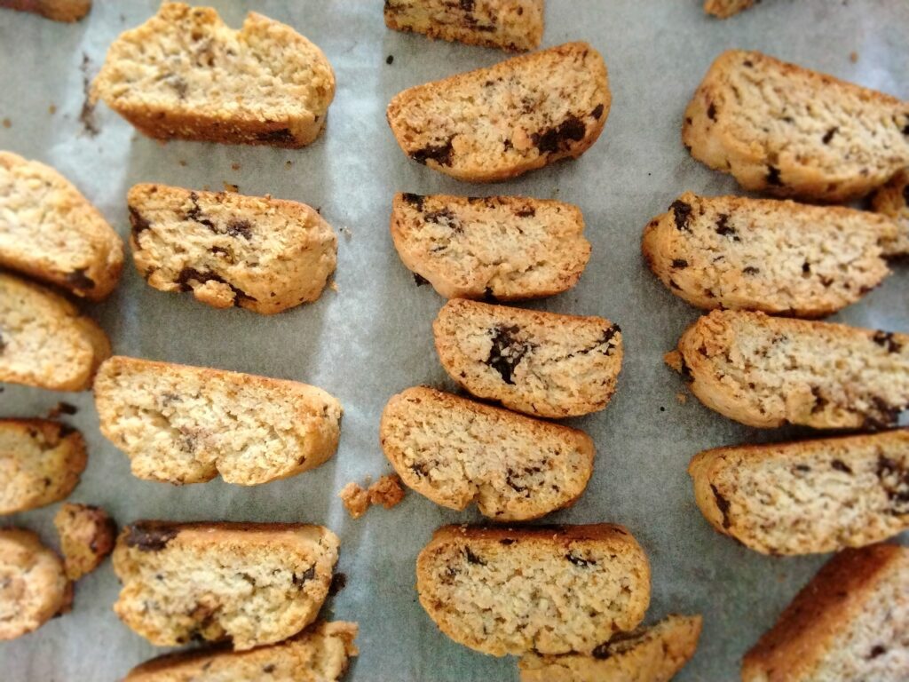 Biscottoni senza uova con yogurt greco e cioccolato cotti