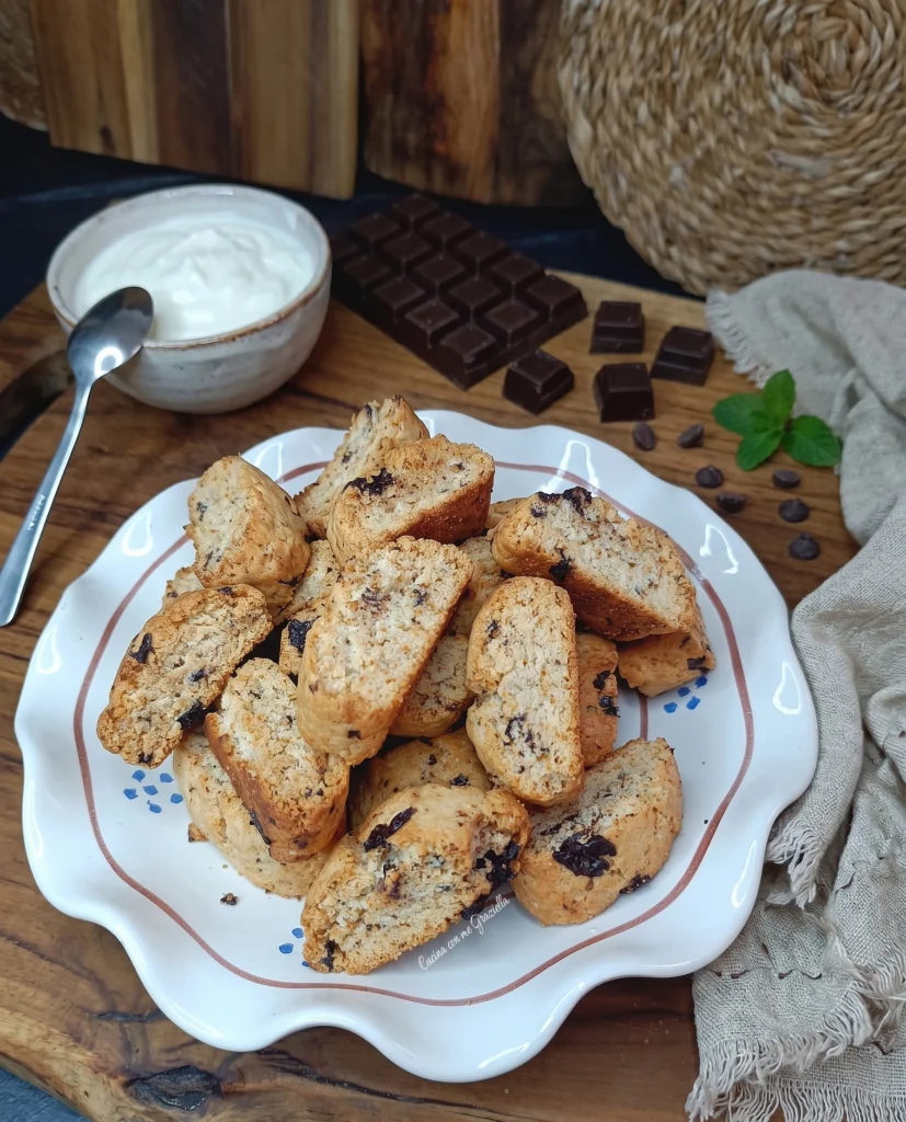 Biscottoni senza uova con yogurt greco e cioccolato