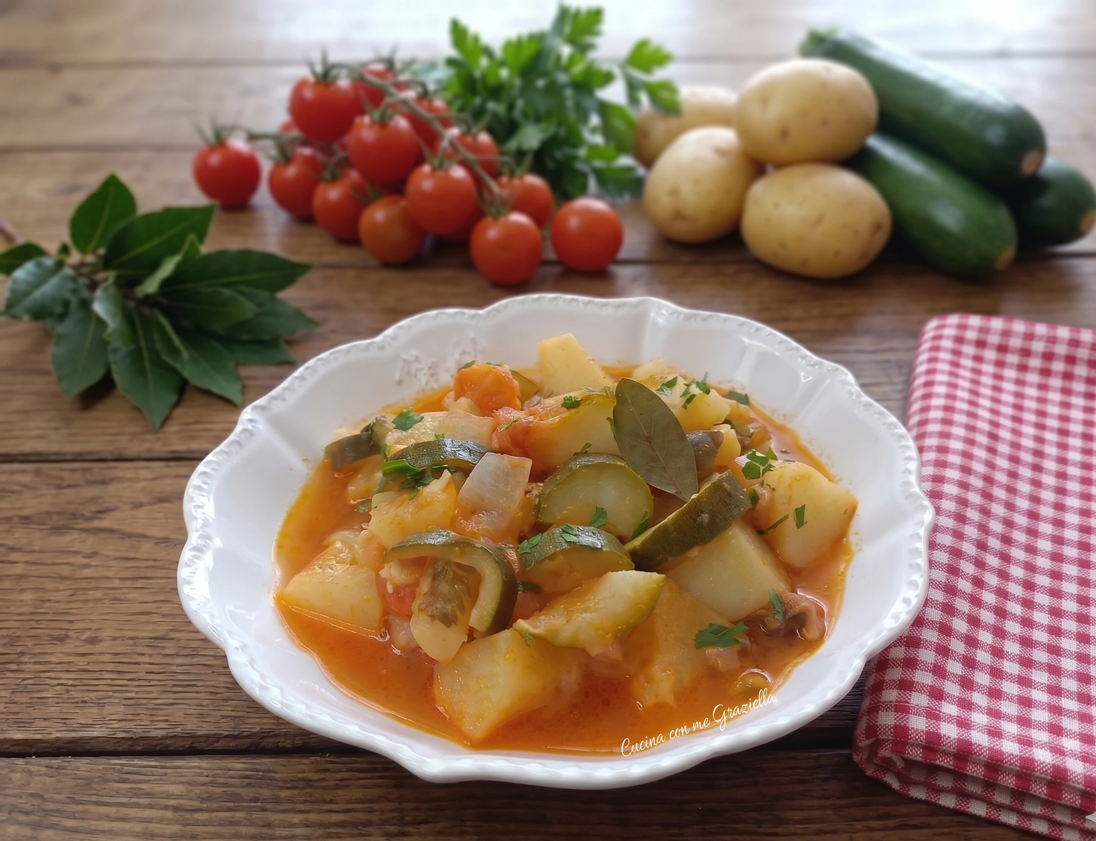 Patate e zucchine in umido