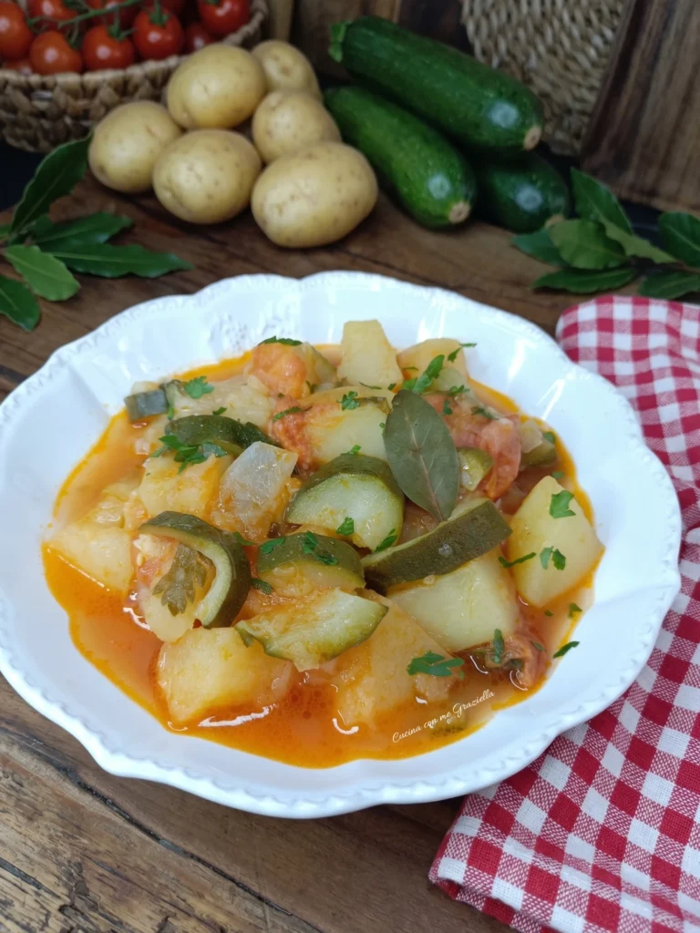 Patate e zucchine in umido