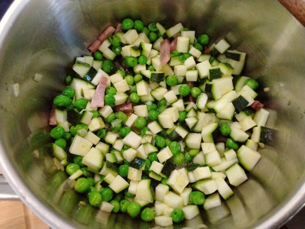 zucchine a cubetti e i piselli