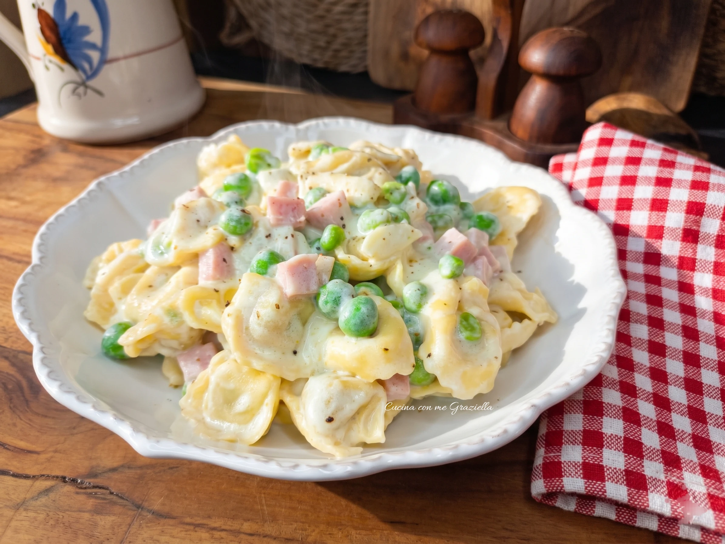 Tortellini panna prosciutto e piselli