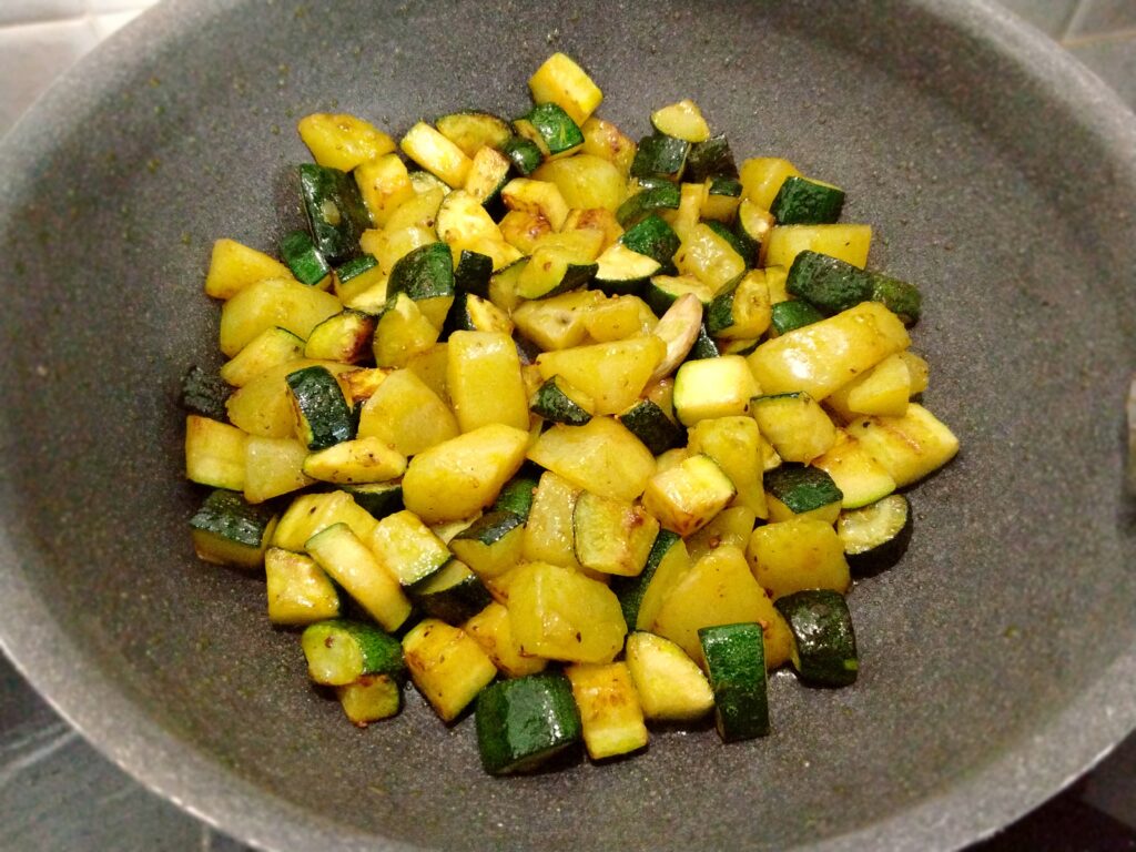 zucchine e patate in padella